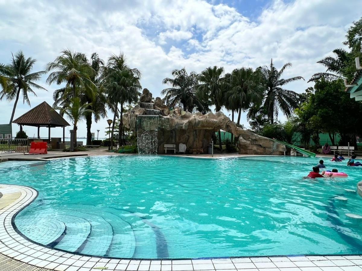 Glory Beach Resort Port Dickson Exterior photo